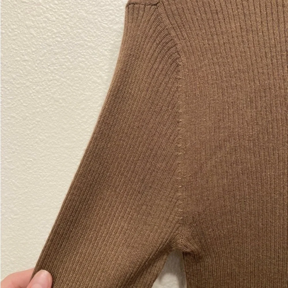 Wool Ribbed Brown turtleneck_8